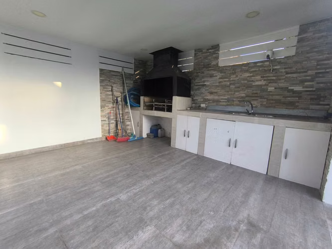 Moderna casa iluminada 3D+3B+3E Chicauma (45310)