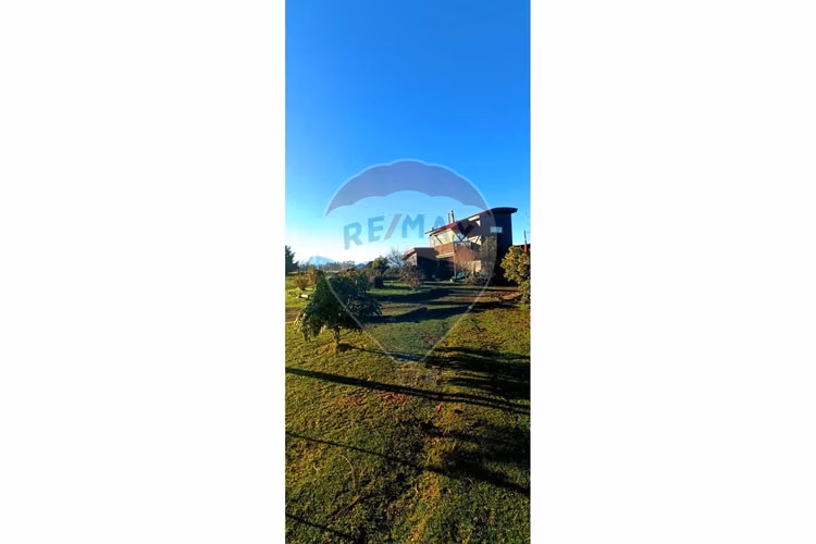 Venta de linda casa y oarcela en camino a ensenad.