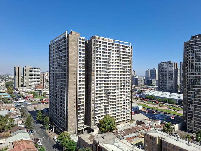 Av. Ecuador 3866 (1 Est )
