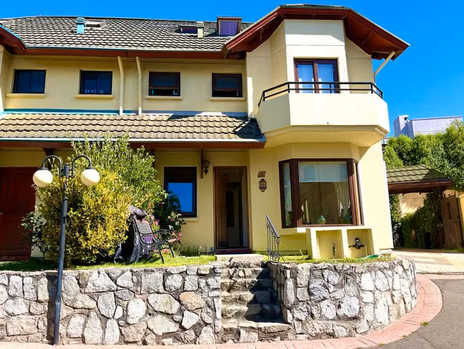 Excelente casa en Lomas de San Sebastian