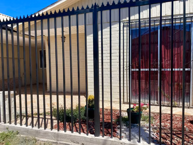OPORTUNIDAD ÚNICA EN MAIPÚ: CASA RENOVADA, 100% REGULARIZADA Y EN PASAJE CERRADO