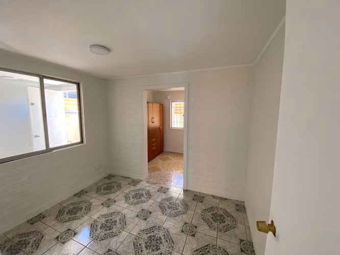 OPORTUNIDAD ÚNICA EN MAIPÚ: CASA RENOVADA, 100% REGULARIZADA Y EN PASAJE CERRADO