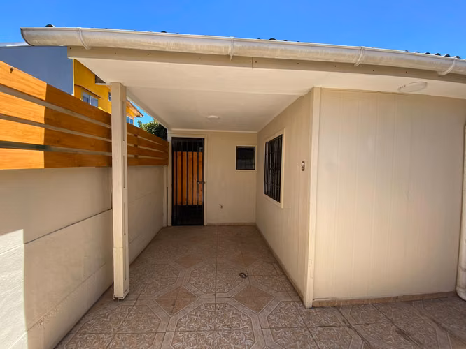 OPORTUNIDAD ÚNICA EN MAIPÚ: CASA RENOVADA, 100% REGULARIZADA Y EN PASAJE CERRADO