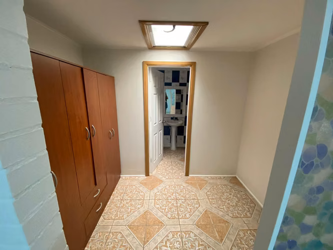 OPORTUNIDAD ÚNICA EN MAIPÚ: CASA RENOVADA, 100% REGULARIZADA Y EN PASAJE CERRADO