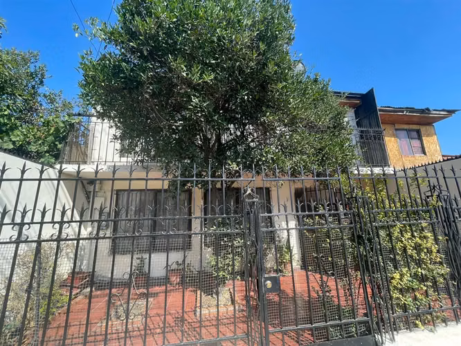 CASA 1 de Mayo / Carlos Marx