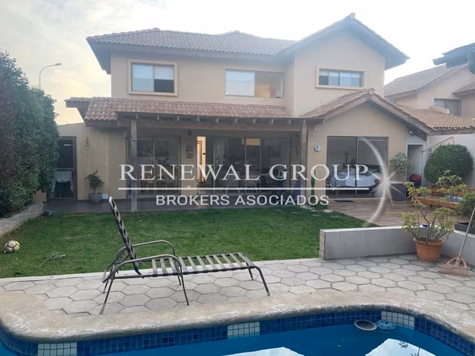 Amplia casa con 4 D 3B (52475)