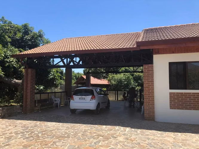 SE VENDE CASA CON AMPLIO TERRENO EN QUILLOTA