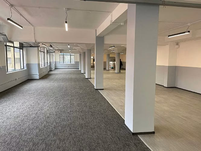 ARRIENDO OFICINA PLANTA 700 M2  LIBRE CENTRO DE VA