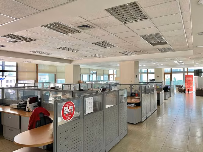 ARRIENDO OFICINA 740 M2 EN VALPARAÍSO BARRIO PUERT