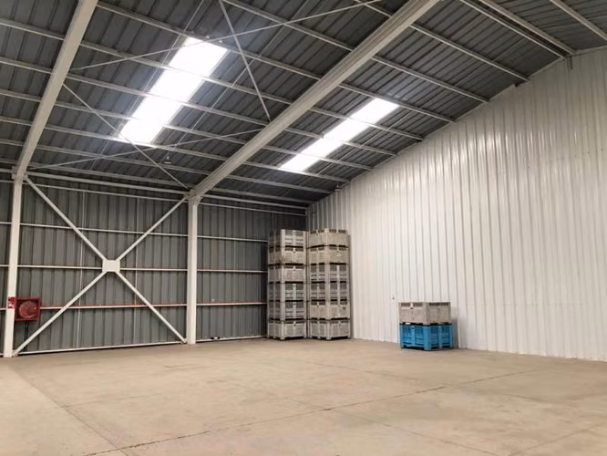 ARRIENDO BODEGA 1050 M2 CAMINO INTERNACIONAL