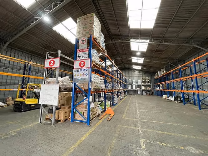 ARRIENDO BODEGA 400 M2 BARRIO IND CONCON