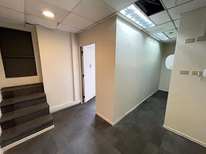 CASA COMERCIAL - OFICINA