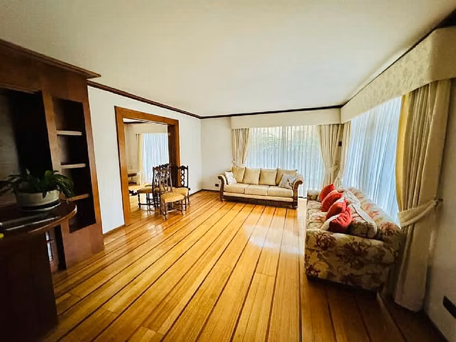 VENTA CASA 5D4B MIRAFLORES