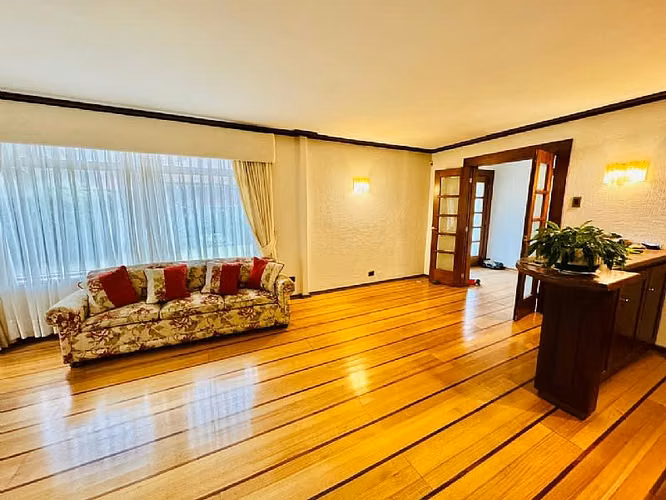 VENTA CASA 5D4B MIRAFLORES