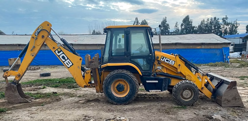 Retroexcavadora JCB 3CX 4x4 Año 2019 6450 Horas