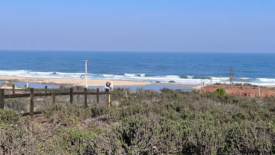 SITIO CON LINDA VISTA DE LA PLAYA (63414)