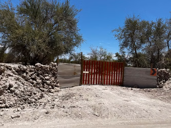 SE VENDE PARCELA CON CASA EN LA HUAYCA, RECINTO PRIVADO