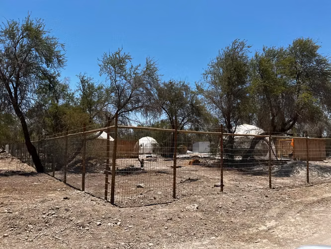 SE VENDE PARCELA CON CASA EN LA HUAYCA, RECINTO PRIVADO