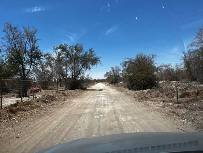 SE VENDE PARCELA CON CASA EN LA HUAYCA, RECINTO PRIVADO
