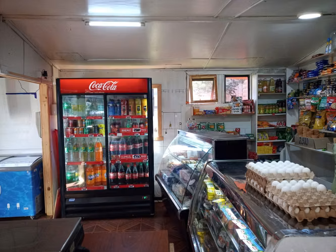 VENTA CASA, LOCAL COMERCIAL(ABARROTES) Y CABAÑA EN CALLE DON BOSCO, VALDIVIA. REBAJADO