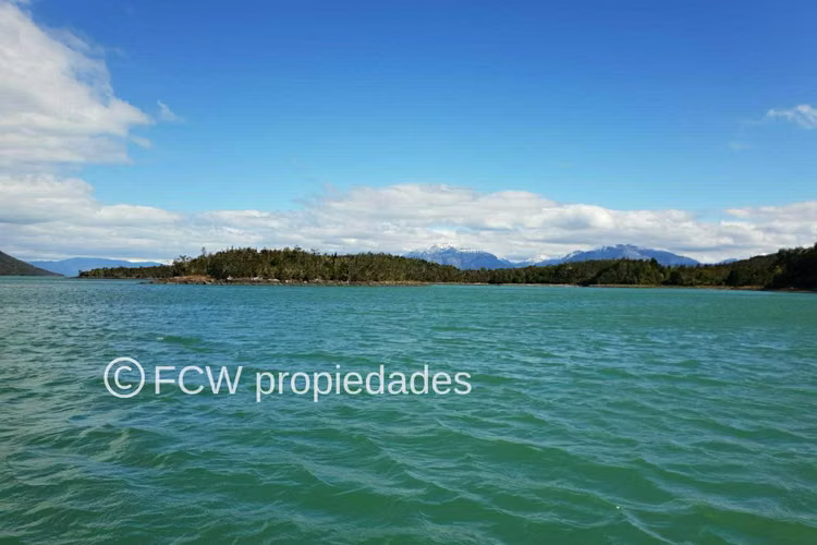 ISLA VARGAS (64379)