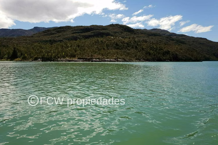 ISLA VARGAS (64379)