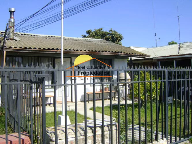 Casa sólida, 1 piso, en condominio, buen sector, Av República C-2352