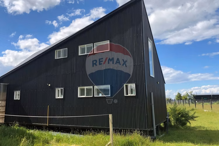 Se vende moderna casa con parcela/ puerto varas
