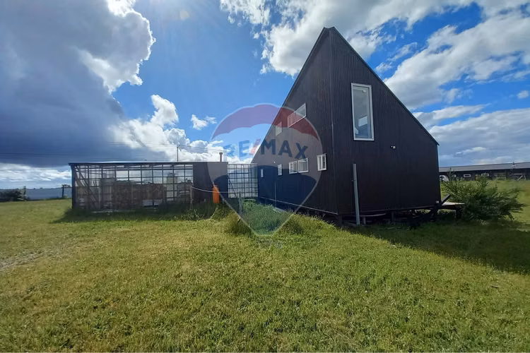 Se vende moderna casa con parcela/ puerto varas