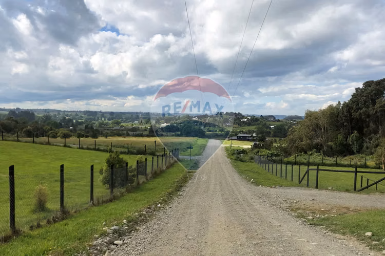 Se vende moderna casa con parcela/ puerto varas