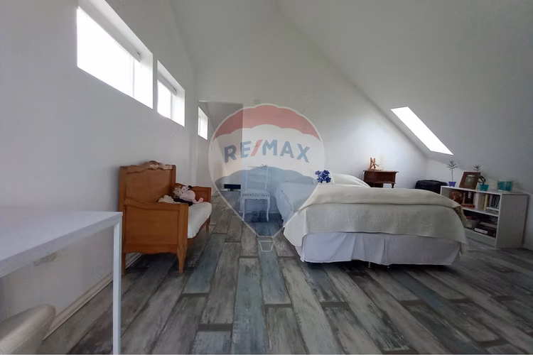 Se vende moderna casa con parcela/ puerto varas