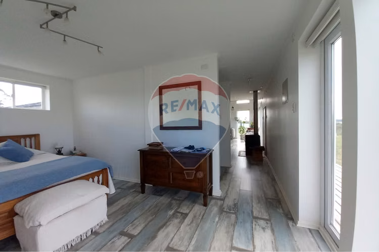 Se vende moderna casa con parcela/ puerto varas