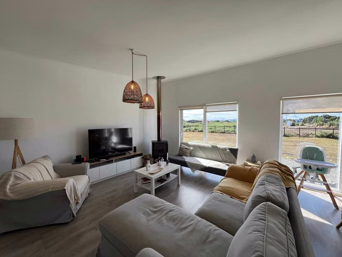 Casa semi nueva en venta en Puerto Varas (65216)