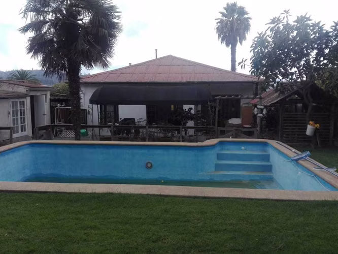 AMPLIA CASA CON PISCINA, CENTRO QUILPUE (66550)