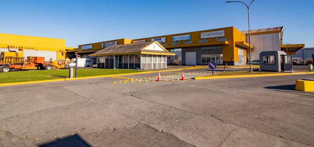BODEGA DE 778 M2 CAMINO CORONEL (66390)