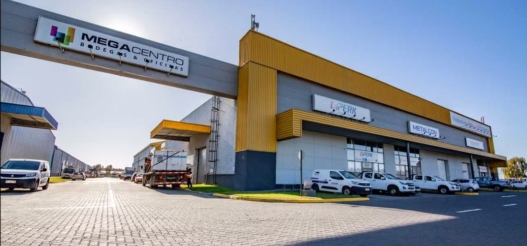 BODEGA DE 778 M2 CAMINO CORONEL (66390)