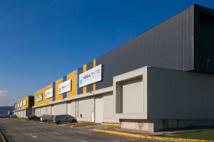 BODEGA 440 M2 CALLE LOS GOBELINOS (66389)