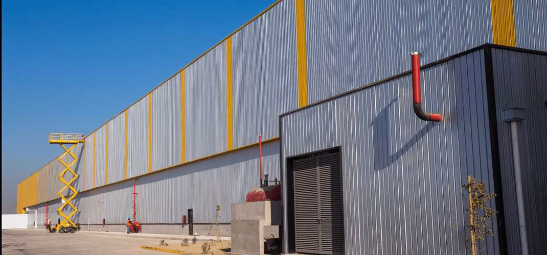 BODEGA 440 M2 CALLE LOS GOBELINOS (66389)