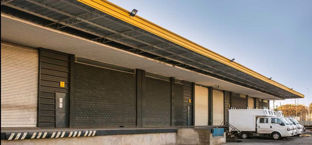BODEGA 440 M2 CALLE LOS GOBELINOS (66389)