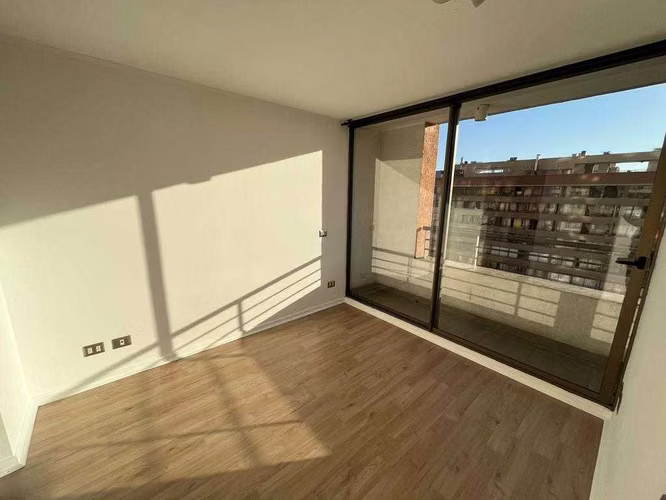 Moderno Departamento en Morande 626 (67101)