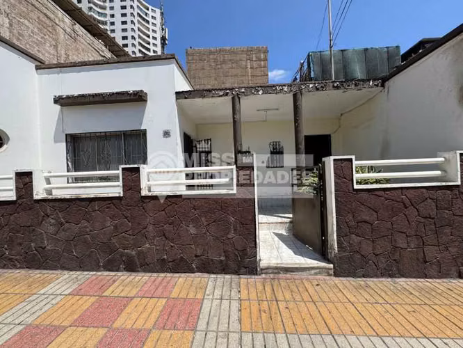 VENDEN DOS CASAS - SECTOR CENTRO, ANTOFAGASTA