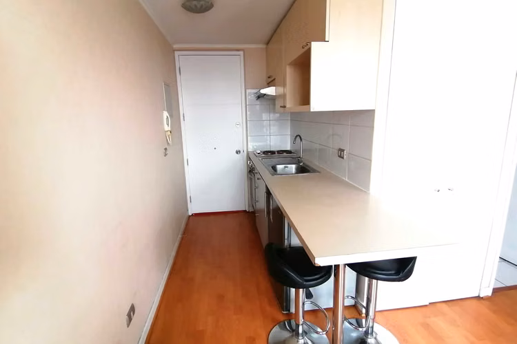 NUEVO PRECIO!!DEPTO ESTUDIO A PASOS DEL METRO (67303)