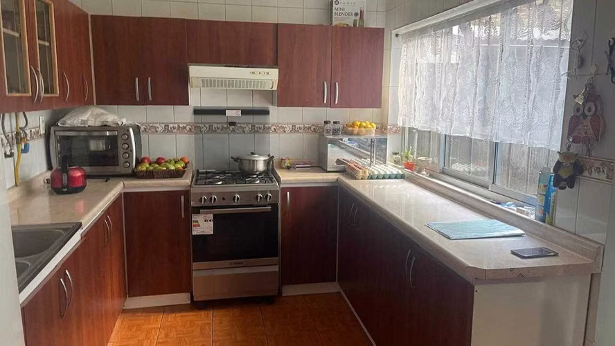 VENDO AMPLIA PROPIEDAD EN CALLE BALMACEDA  (68717)