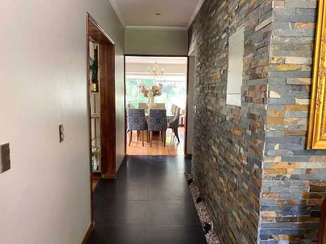 Preciosa casa cercana a Mayflower school (68624)
