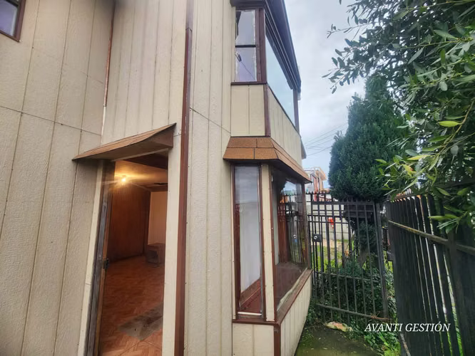 CASA SEGUNDO PISO DE ESQUINA EN PADRE HURTADO (68953)