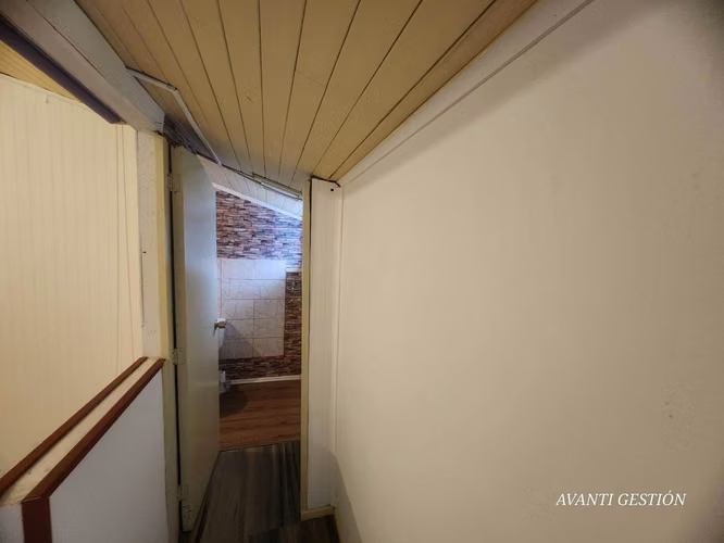 CASA SEGUNDO PISO DE ESQUINA EN PADRE HURTADO (68953)