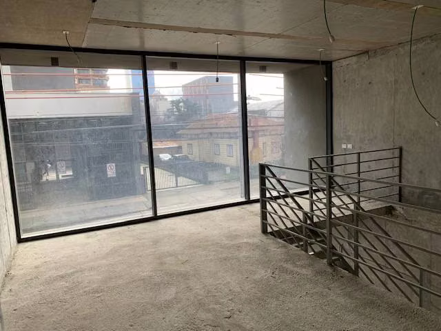 L.Comercial de 145 M2 en Galería Vanguardia (69258)