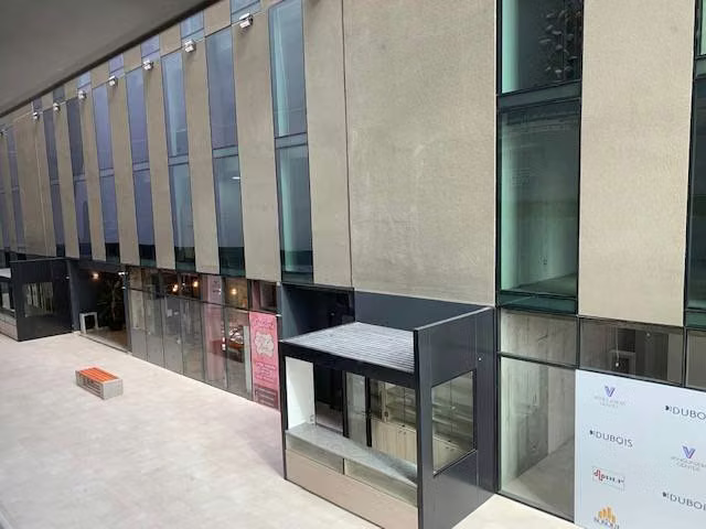 L.Comercial de 145 M2 en Galería Vanguardia (69258)