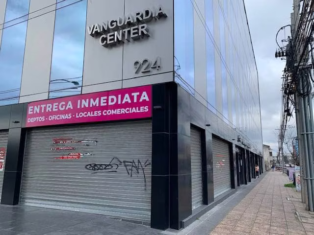 L.Comercial de 145 M2 en Galería Vanguardia (69258)