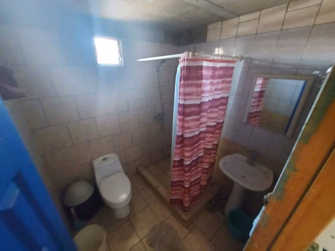 Se vende solida casa de esquina 12 piezas 4 baños